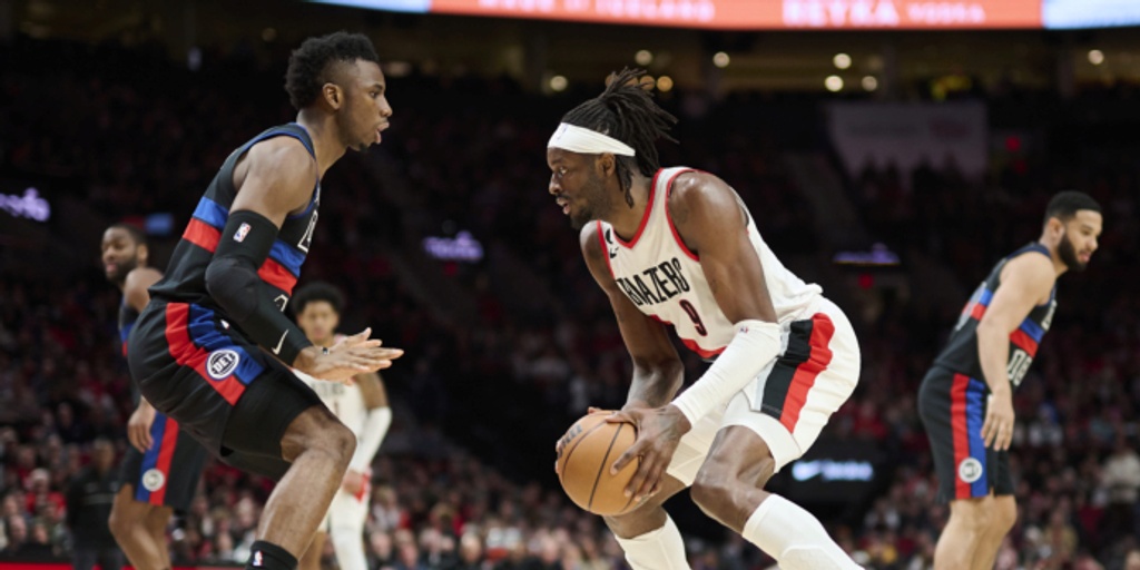 Grant scores 36, Blazers rout Pistons in Payton's debut