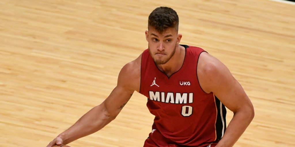 Center Meyers Leonard to work out for Lakers
