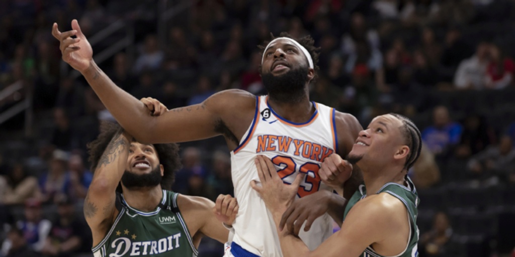 Randle's 42 leads Knicks to 11th straight win over Pistons