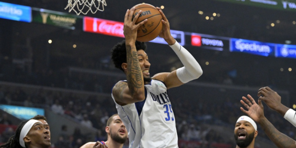 Mavericks lose Christian Wood for several games with fractured thumb