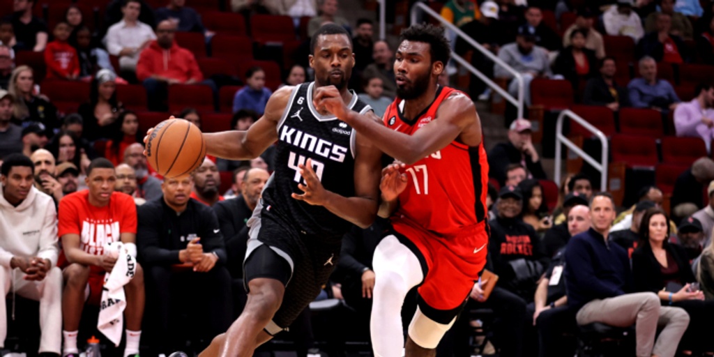 Fox’s late FTs gives Kings 130-128 win over Rockets