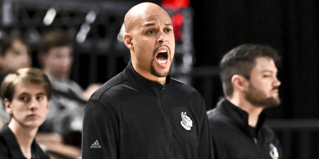 Wofford promotes Dwight Perry to men’s basketball coach