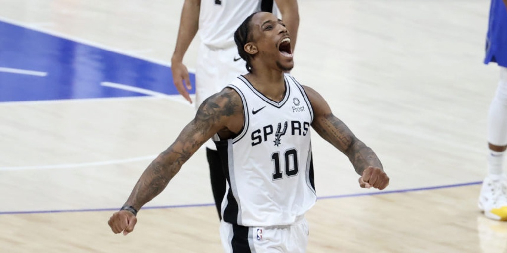 DeRozan ends Spurs' skid with late shot to beat Mavs 119-117