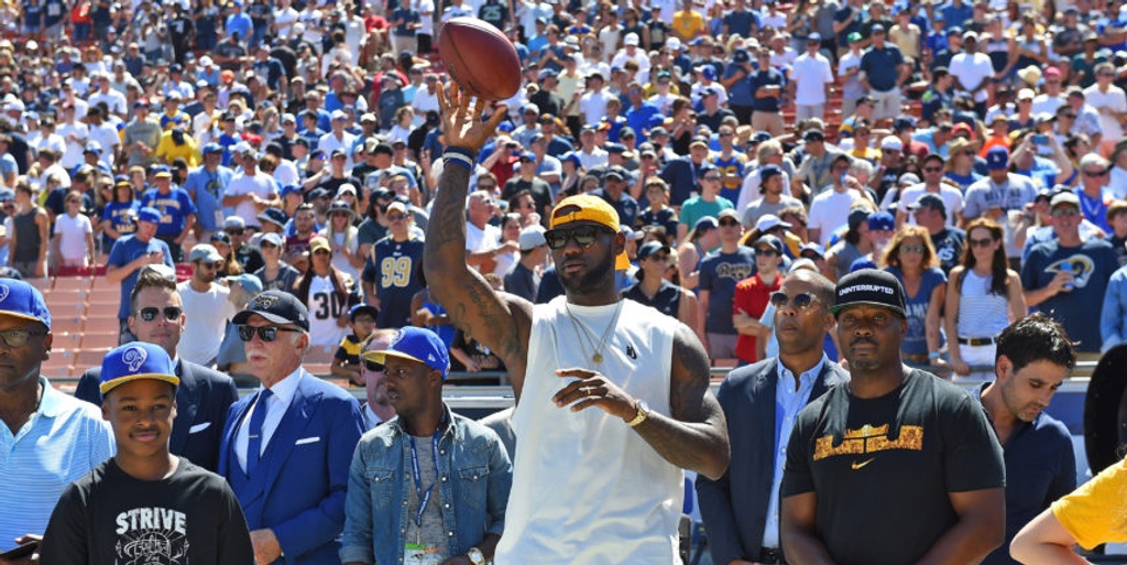 LeBron reveals 2 NFL teams offered him a contract during 2011 lockout