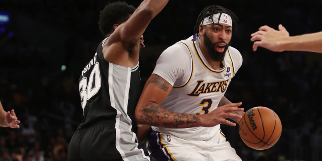 Lakers beat Spurs 114-106 behind Anthony Davis' 34 points, 15 boards