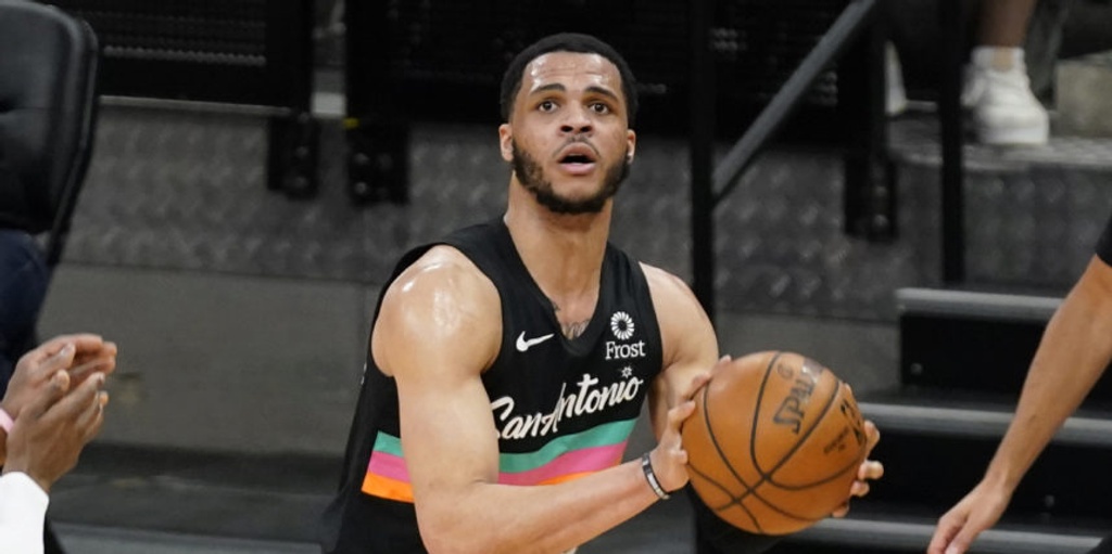 Warriors sign Quinndary Weatherspoon to hardship deal