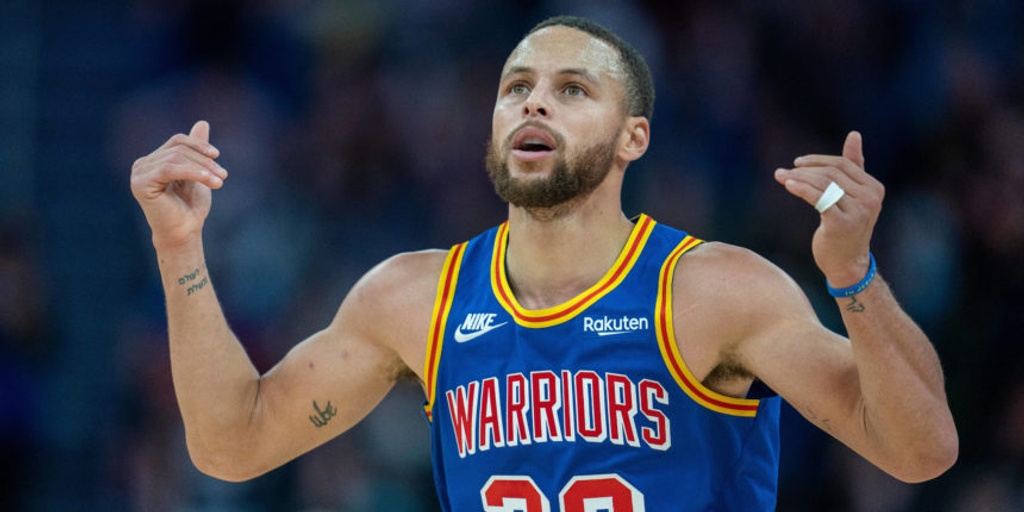 Stephen Curry, Warriors beat Suns 116-107 to regain top spot in NBA
