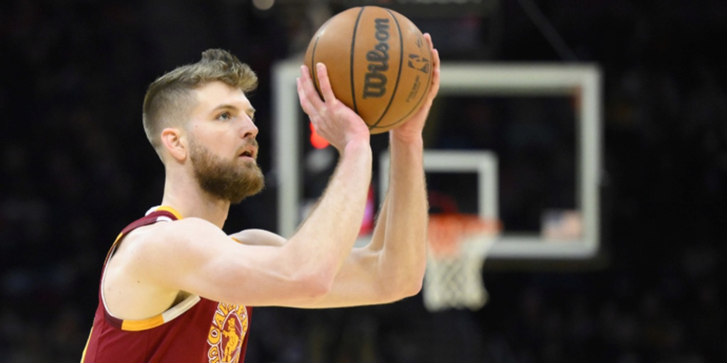 Cavaliers exercise 4th year option on forward Dean Wade