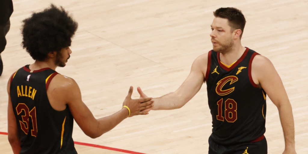 Kings sign Matthew Dellavedova to one-year deal