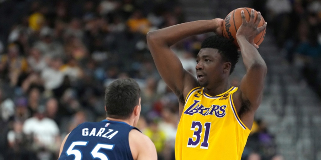 Lakers' Thomas Bryant undergoes thumb surgery, out at least three weeks