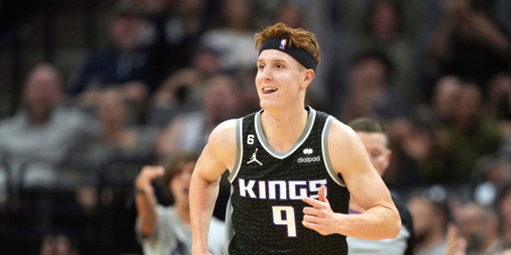 Kings outlast Heat 119-113, win first game of Mike Brown era