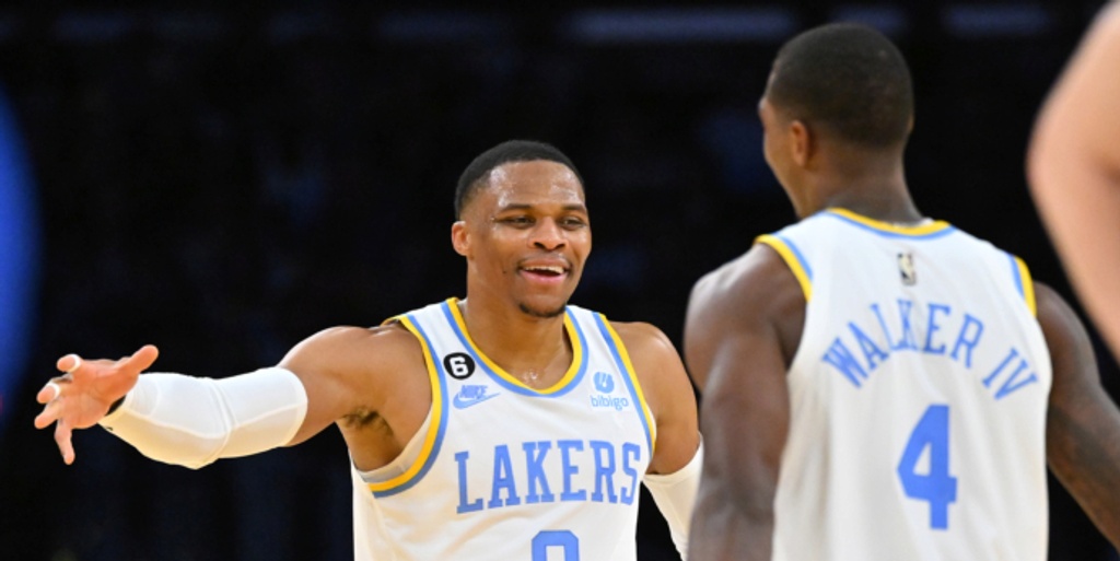 James, Davis help Lakers win for first time this season