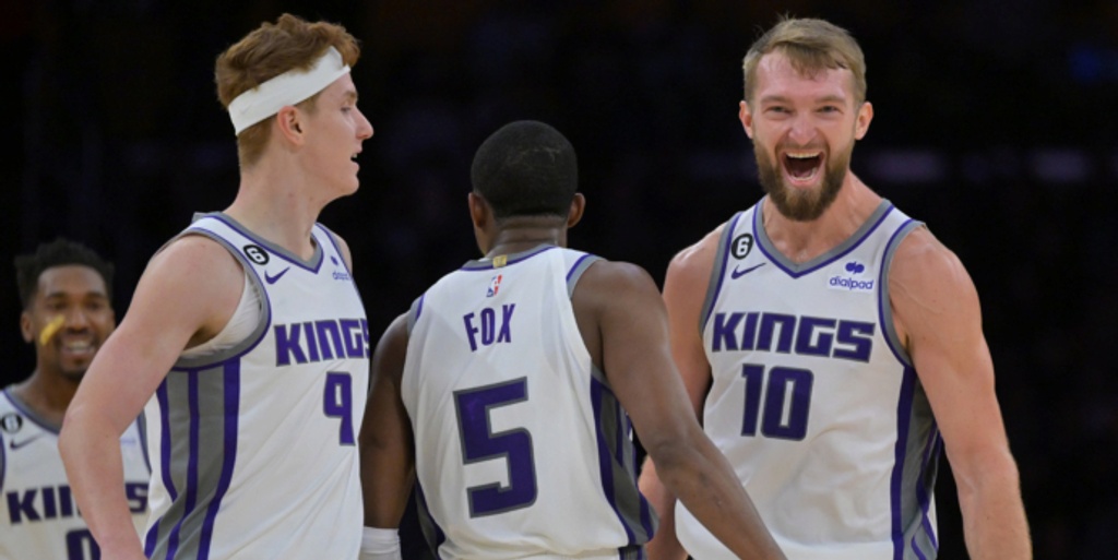 Fox scores 32, Kings deal Lakers 5th straight loss 120-114