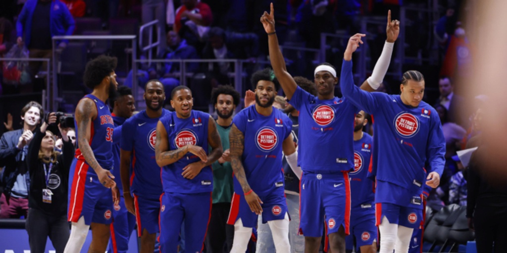 Hayes leads Pistons to overtime victory over Mavericks