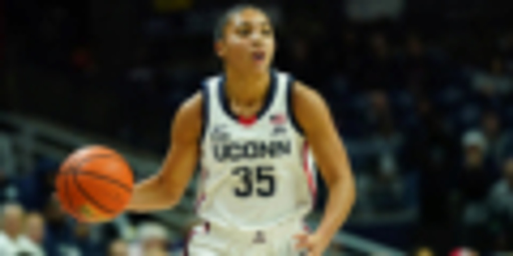 No. 6 UConn star Azzi Fudd out 3-6 weeks with knee injury