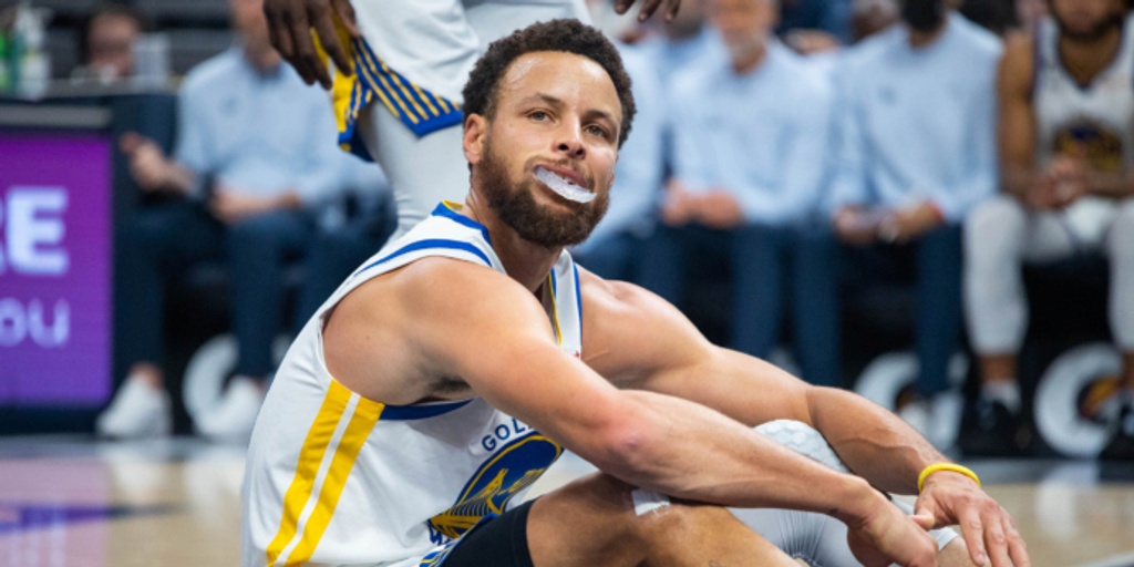 Steph Curry suffers apparent shoulder injury