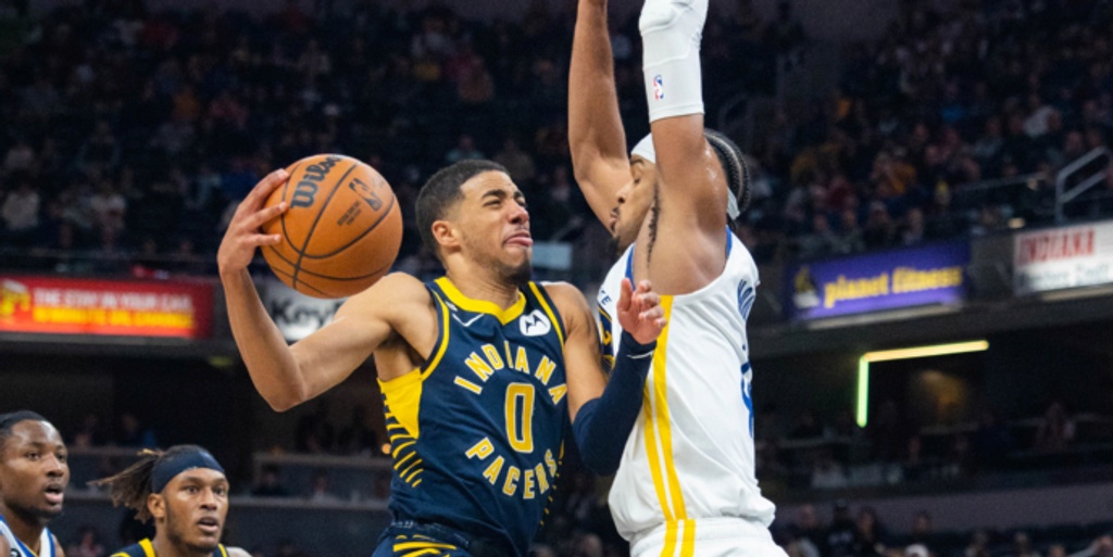 Curry injures shoulder, Pacers hold off Warriors 125-119