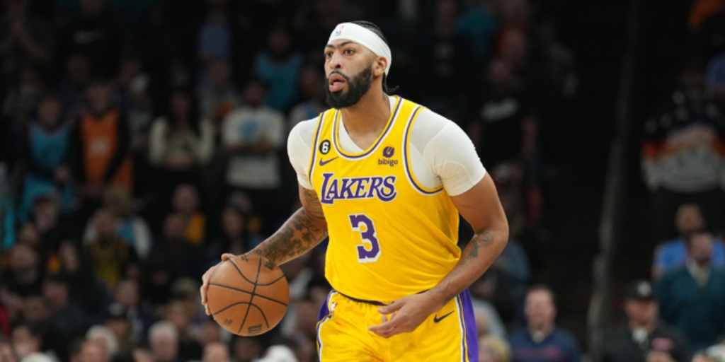 Lakers' Anthony Davis out at least a month with foot injury
