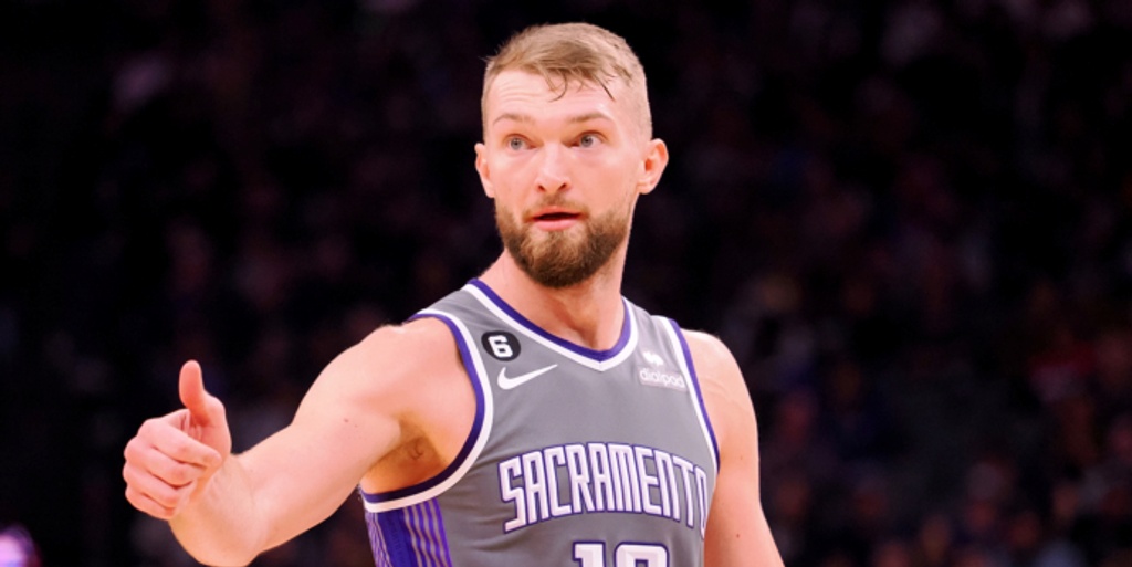 Kings' Sabonis has fractured ligament in right thumb, will play through