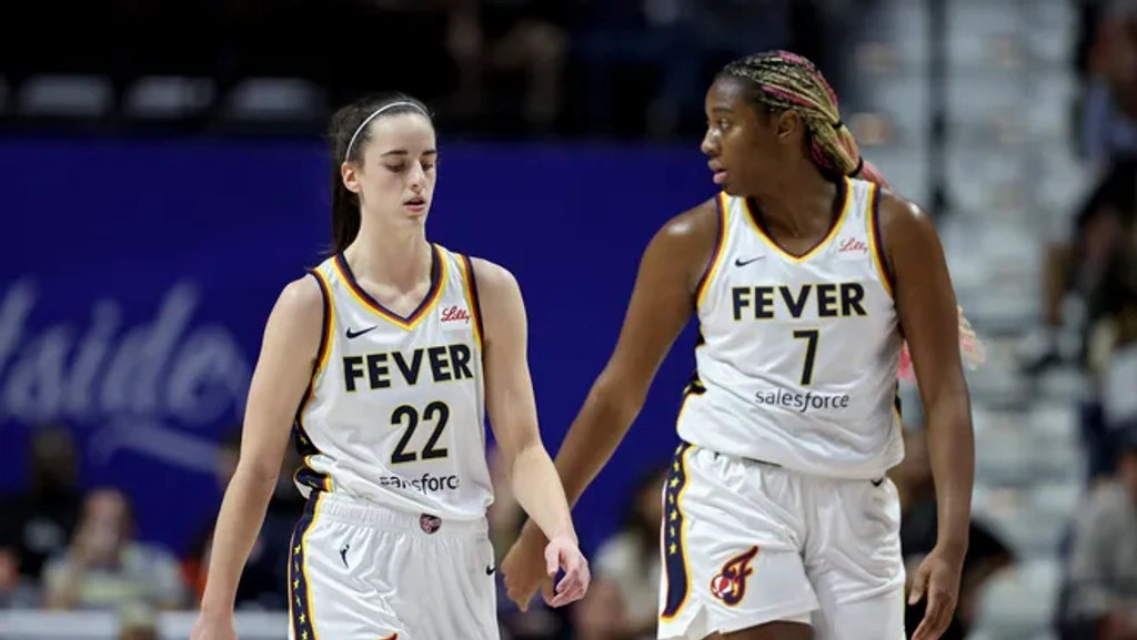 Caitlin Clark makes successful WNBA debut but Indiana Fever fall to Connecticut Sun