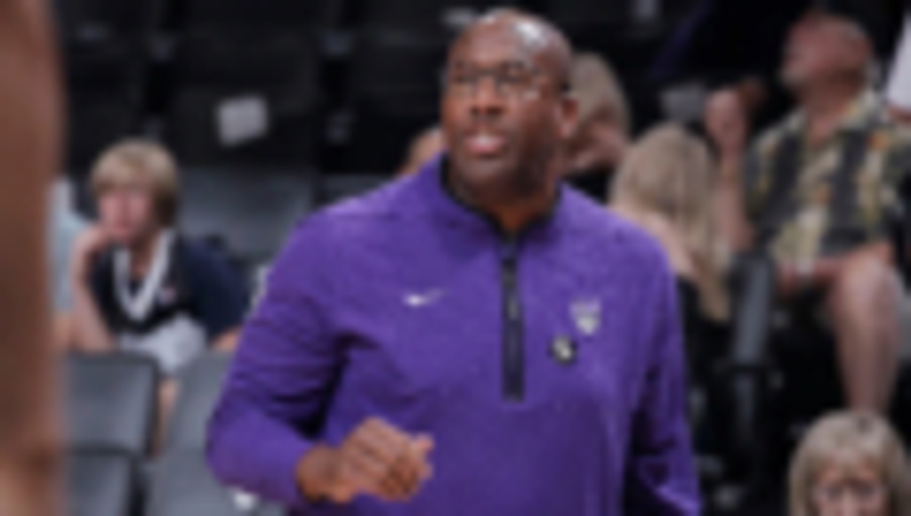 Mike Brown inks 3-year extension with Kings