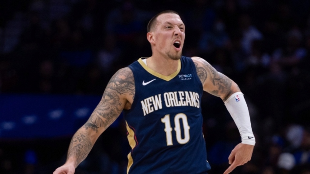 Thunder acquire Daniel Theis from Pelicans