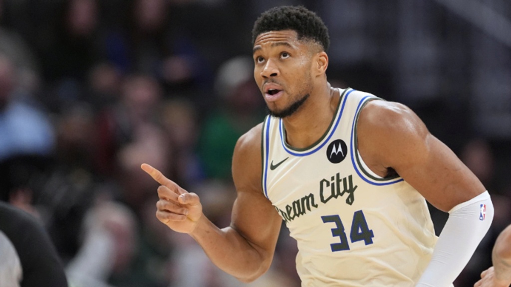 Giannis Antetokounmpo mulling over future with Bucks
