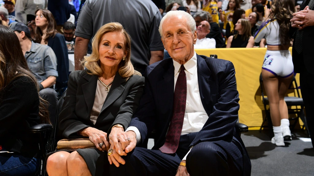 Lakers honor franchise legend Pat Riley