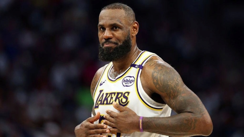 Does LeBron James deserve a statue in Los Angeles?