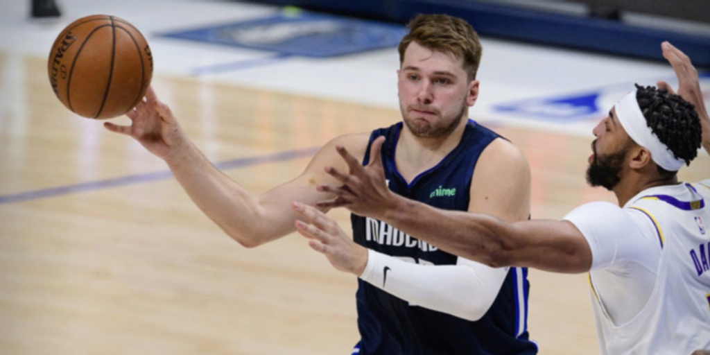 Doncic, Mavs stun Lakers with rally in Davis' second game back