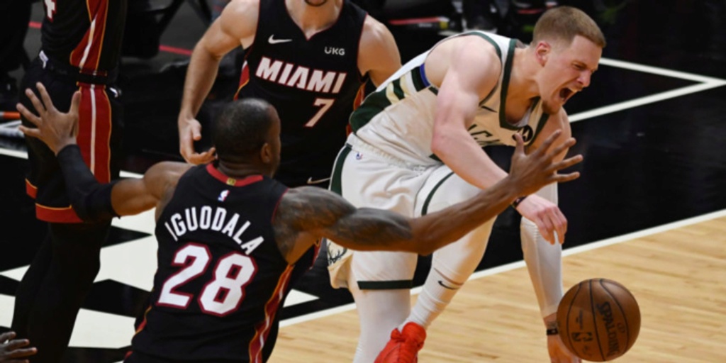 Bucks' Donte DiVincenzo leaves game with foot contusion