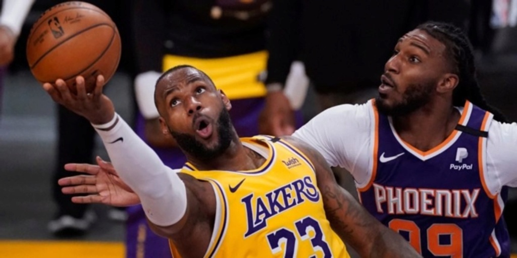 Lakers celebrate playoff homecoming in 109-95 win over Suns