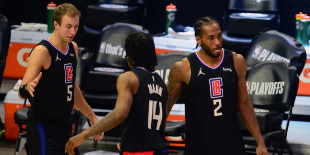 Kawhi Leonard out indefinitely with knee injury, Clippers fear ACL