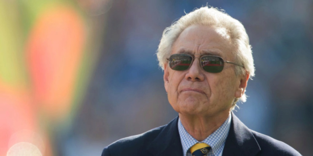 Report: Philip Anschutz sells stake in Lakers to 2 Dodgers' owners