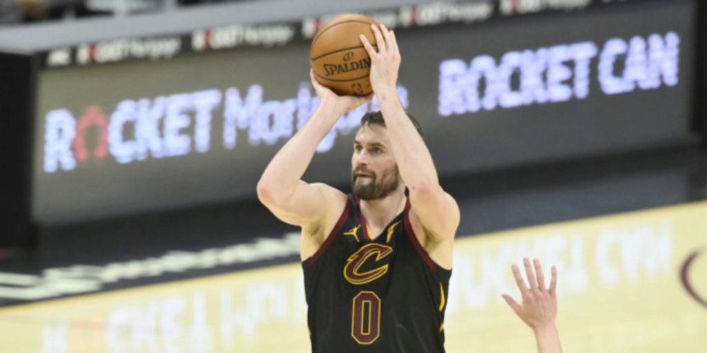 Warriors 'flirting with the idea' of acquiring Kevin Love