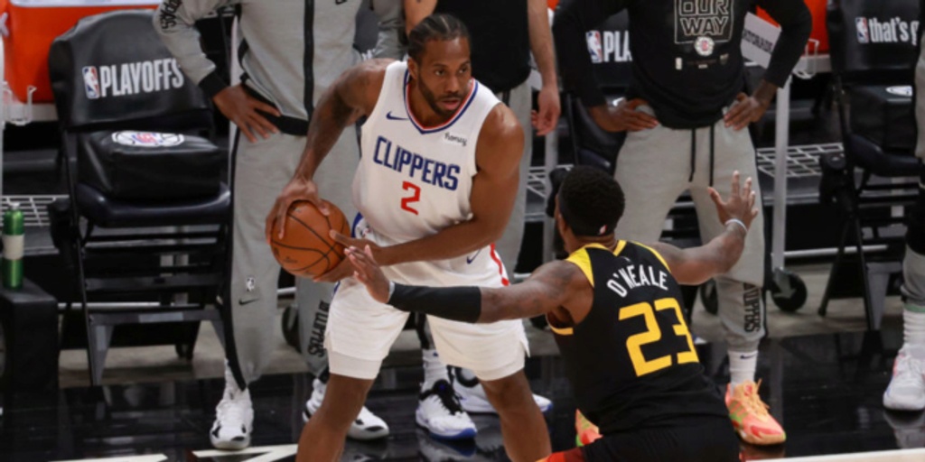 Kawhi Leonard signs four-year deal with Clippers, includes player option