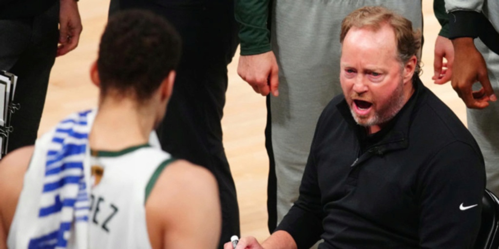 Bucks sign head coach Mike Budenholzer to 3-year extension