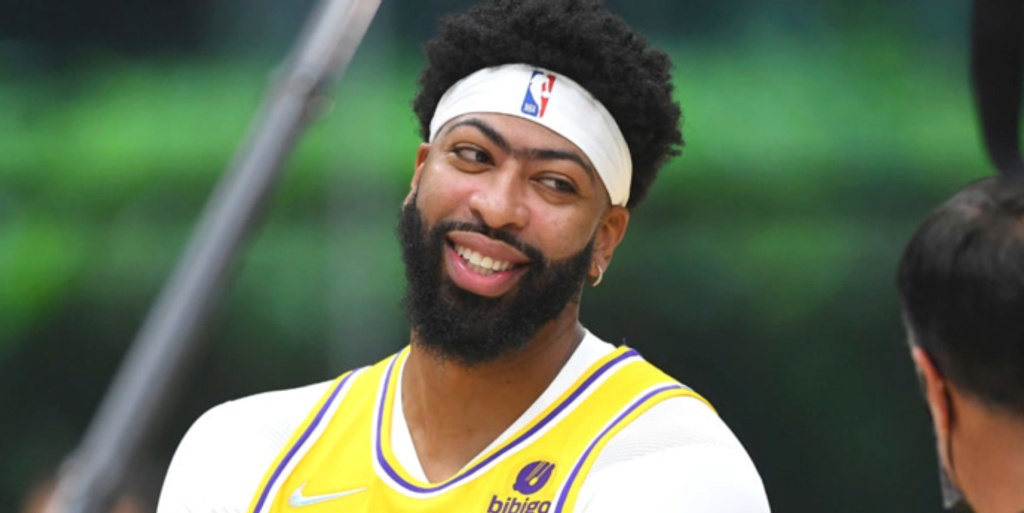 Anthony Davis expects to play center this season