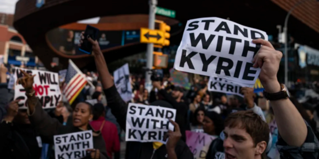 Demonstrators support Kyrie Irving vs. vaccine mandate at Nets game