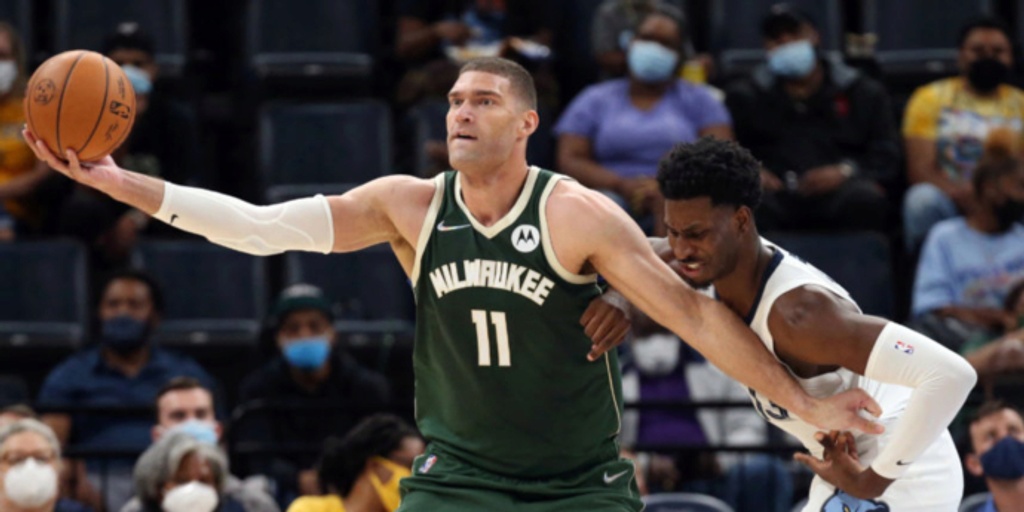 Bucks center Brook Lopez returning on Monday after three-month absence