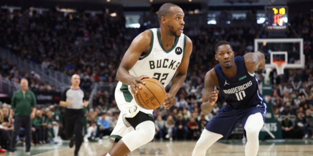 Shams: Bucks' Middleton expected to miss second-round with sprained MCL