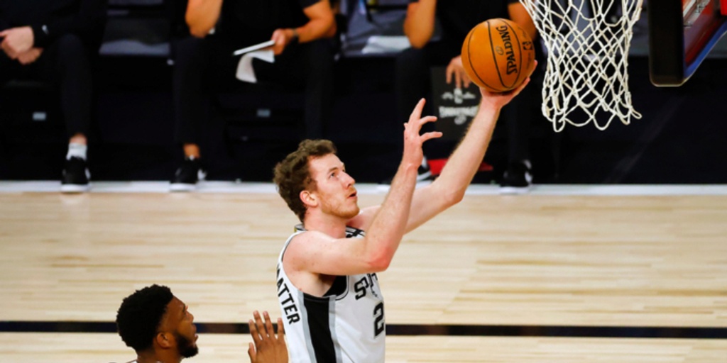 Spurs agree to re-up with Jakob Poeltl