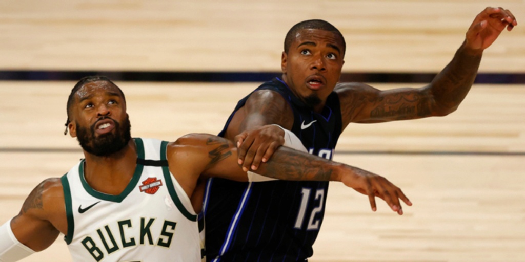 Gary Clark agrees to return to Magic on two-year deal
