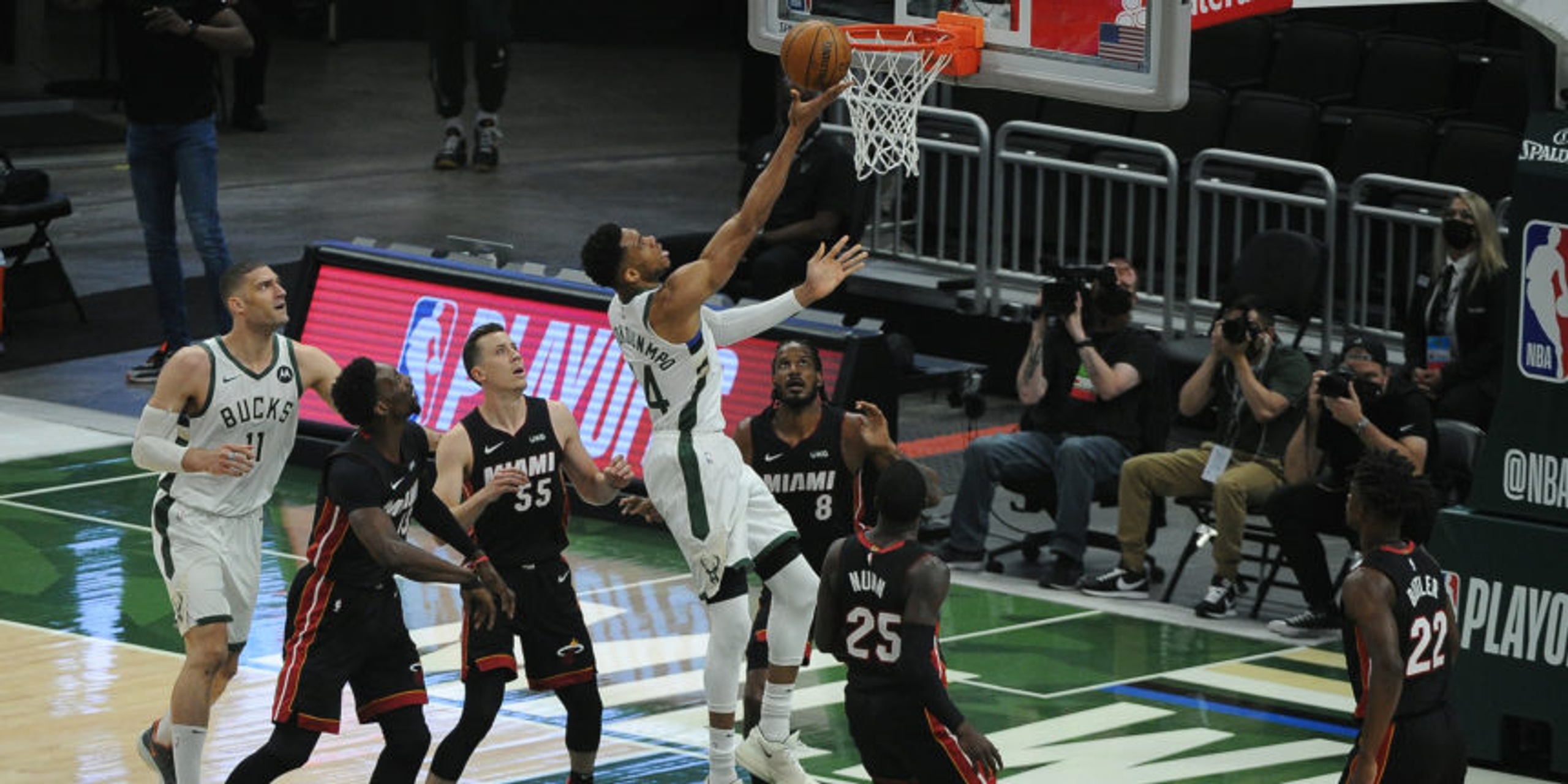 Giannis, Forbes capitalize on hot start as Bucks roll past Heat 132-98