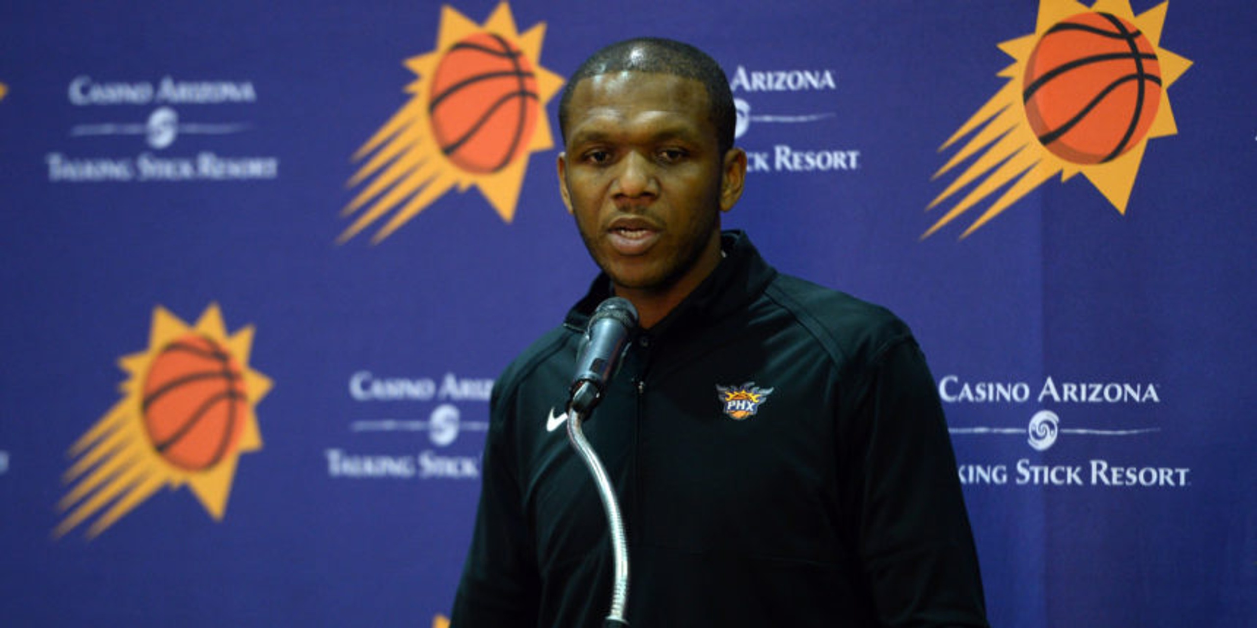 James Jones signs multiyear contract extension with Suns