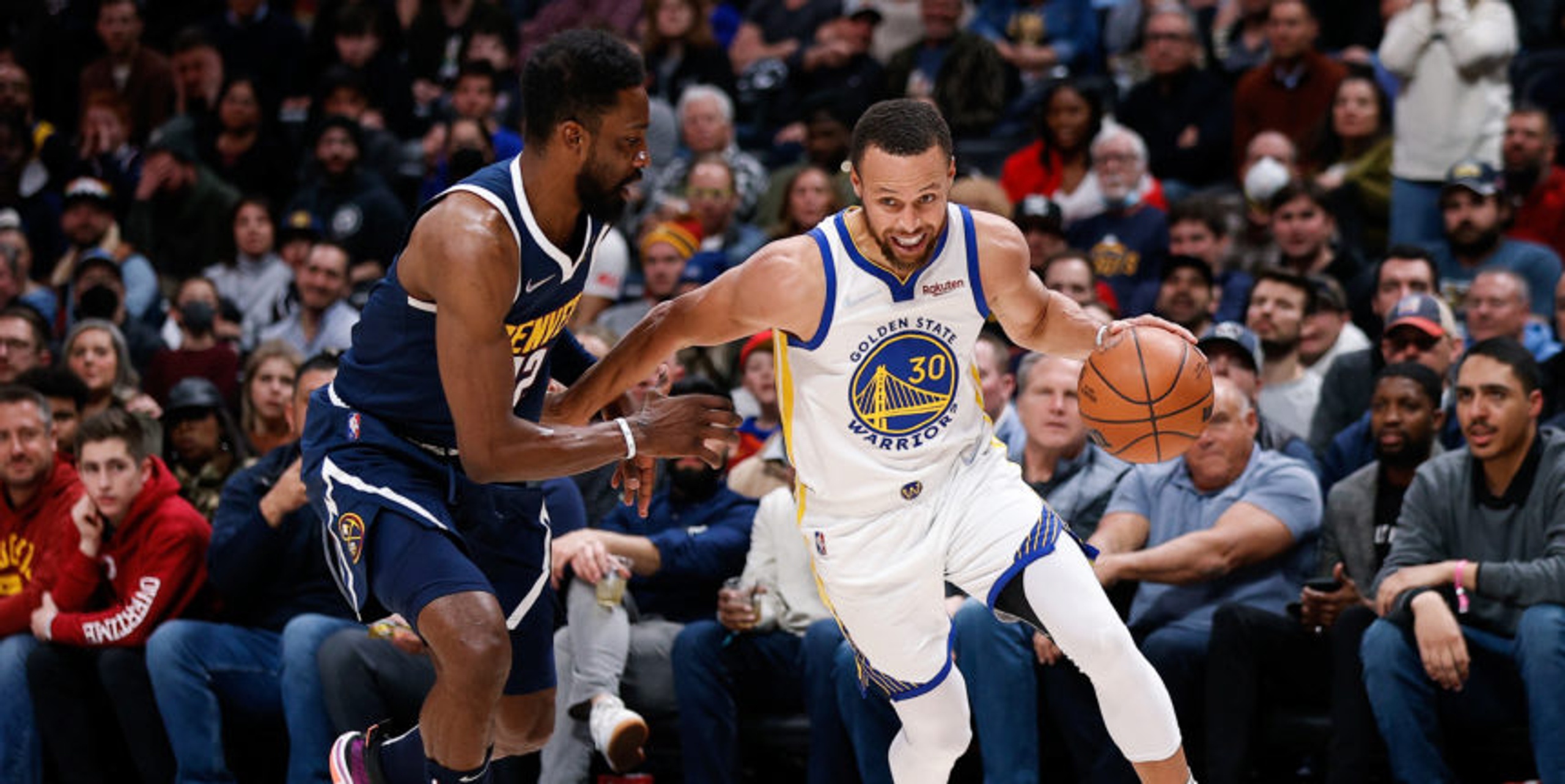 Curry scores 34 points, Warriors beat Nuggets 113-102