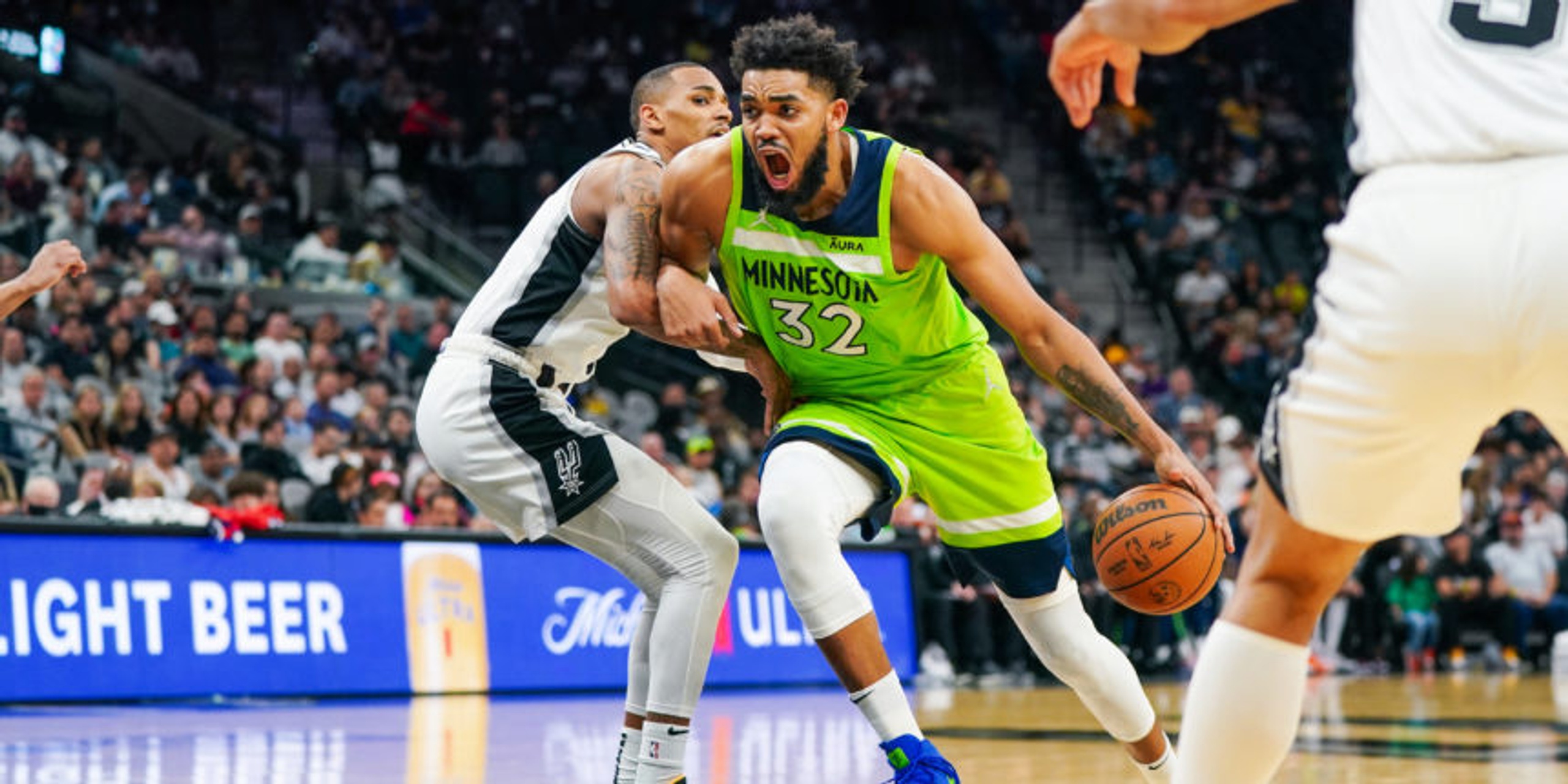 Towns scores NBA-high 60 points, Wolves top Spurs 149-139