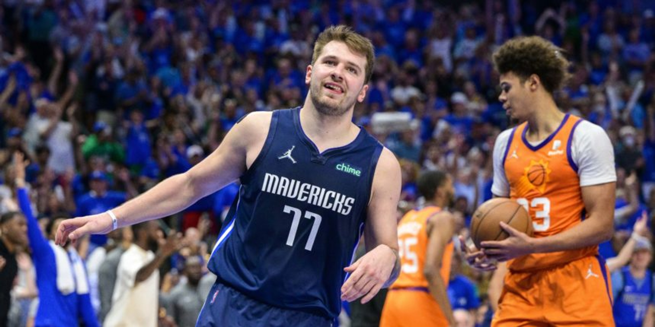 Doncic, Mavs beat foul-plagued Paul, Suns to even series 2-2