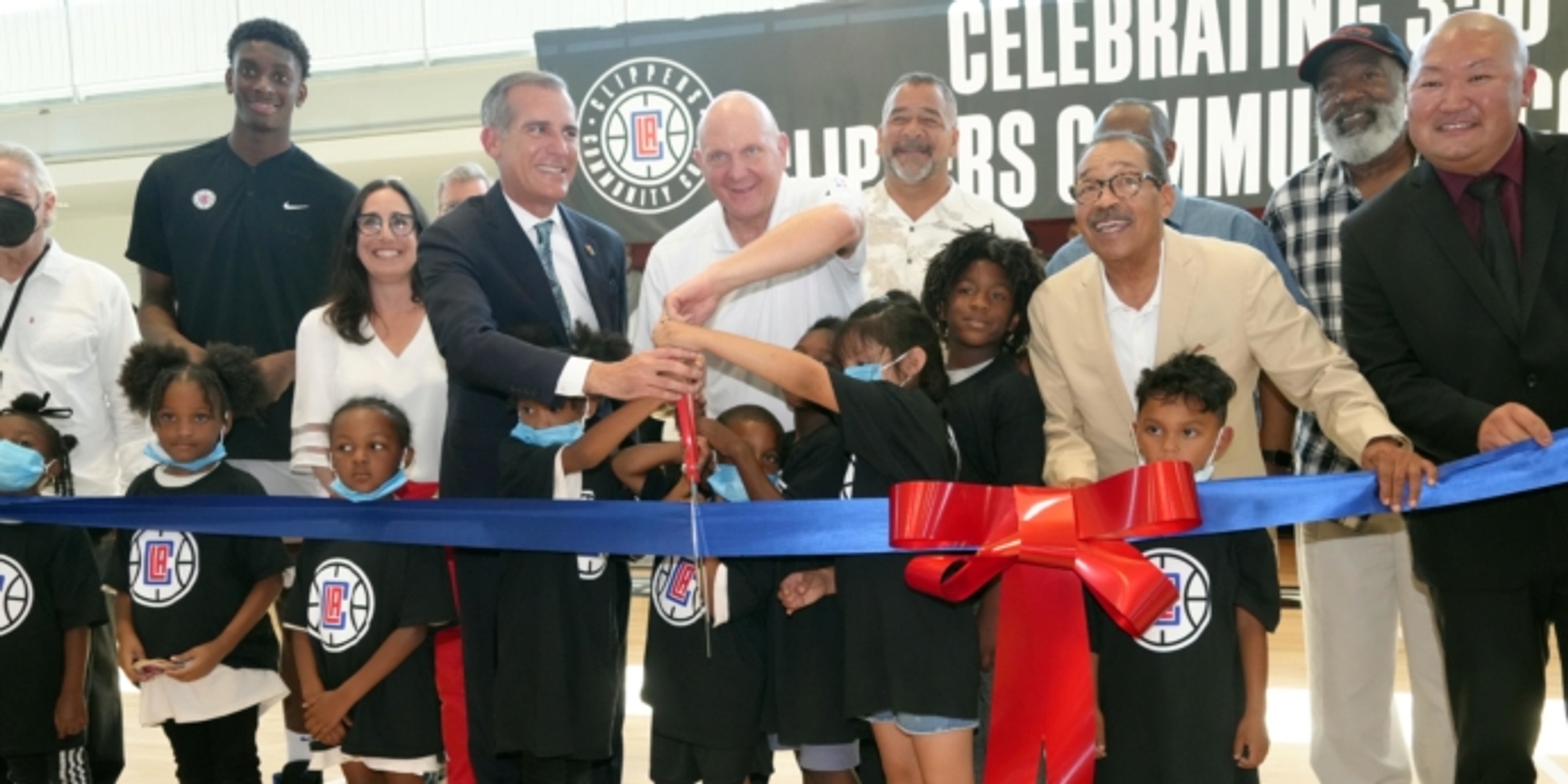Clippers complete remodeling of 350 courts in Los Angeles