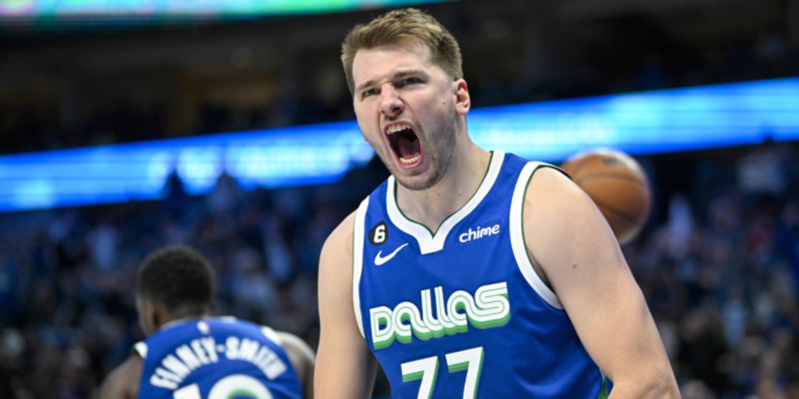 Doncic's triple-double, Dinwiddie's late run lead Mavs past Blazers